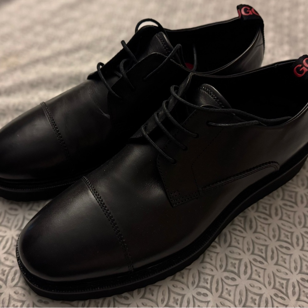 HUGO BOSS Men's Black Leather Oxfords